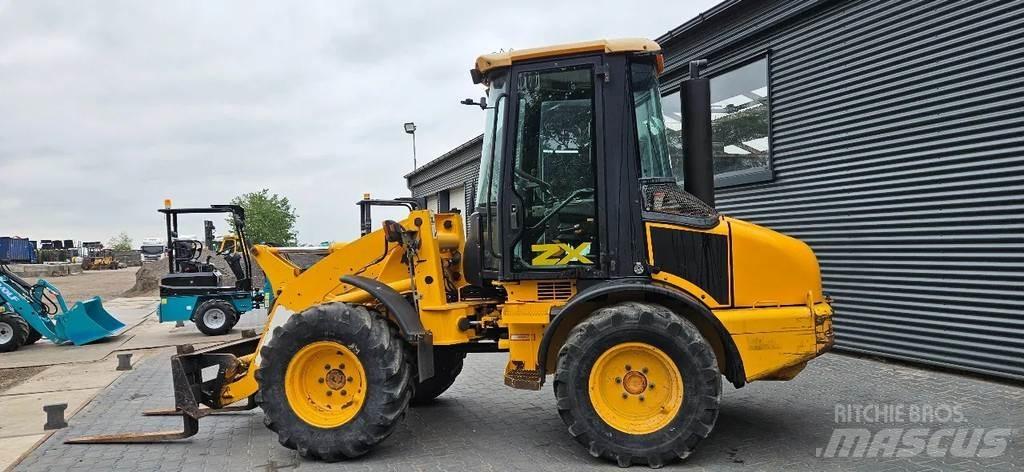 JCB ZX 409 Gumikerekes homlokrakodók