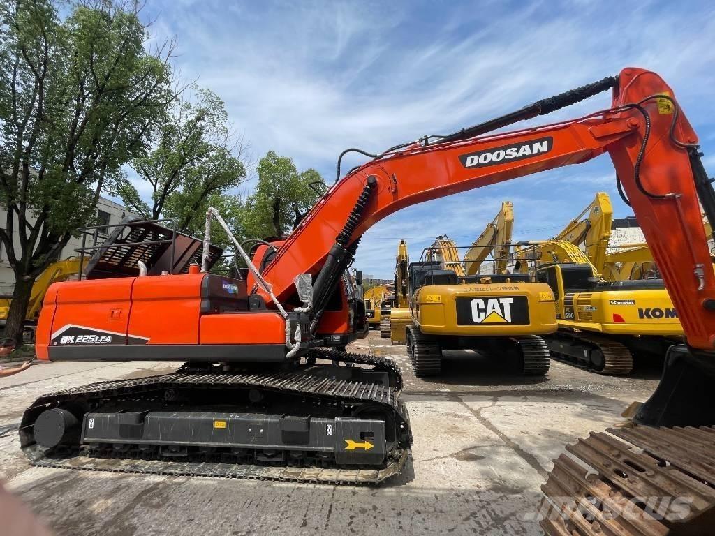 Doosan DX 225 Közepes (midi) kotrók 7 t - 12 t