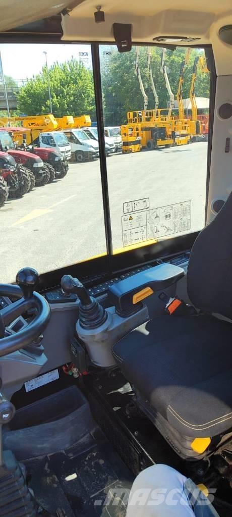 JCB Hydradig Gumikerekes kotrók