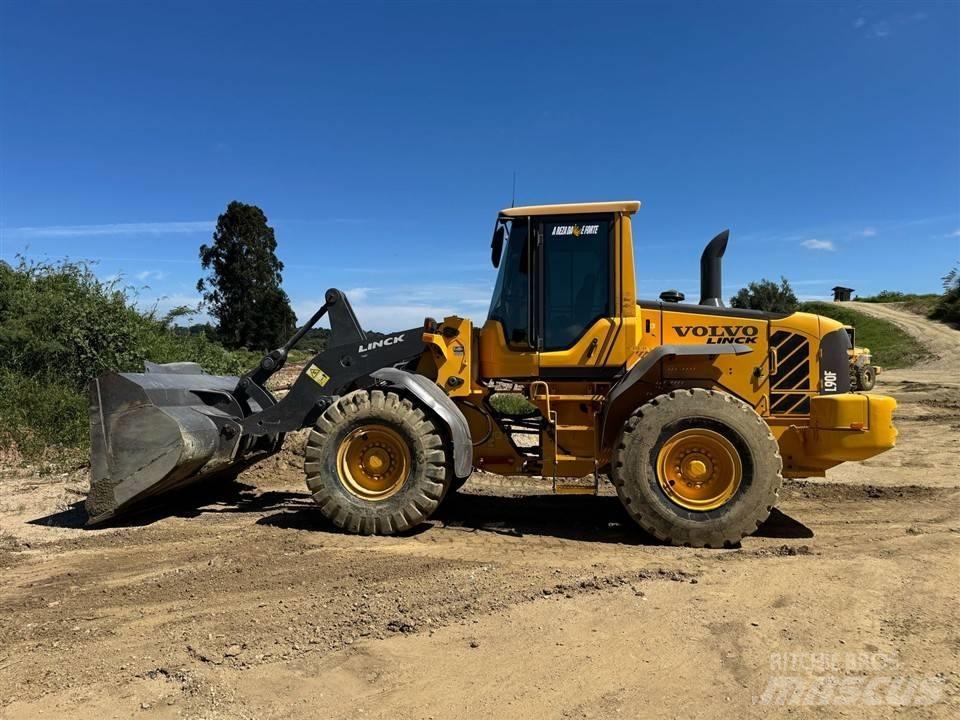 Volvo L 90 F Gumikerekes homlokrakodók