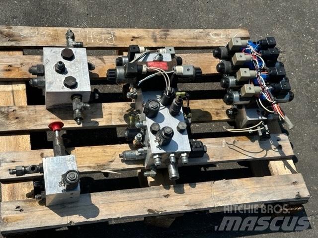 SkyJack SJ 8831 Ollós emelők