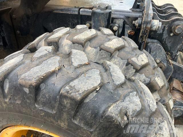 JCB JS 175 W Gumikerekes kotrók