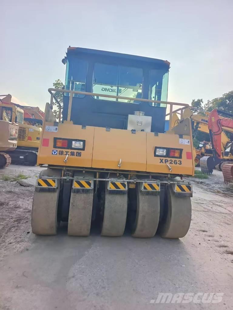 XCMG XP 263 Pneumatikus kerekes hengerek