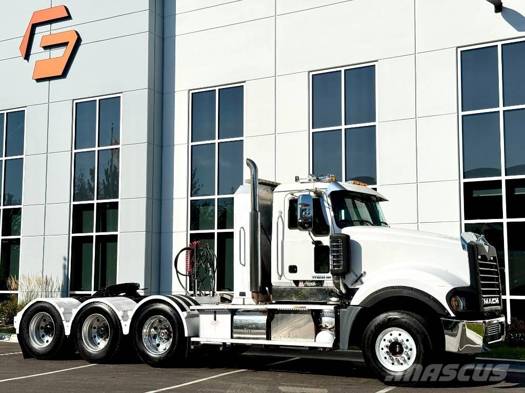 Mack Titan TD 713 Nyergesvontatók