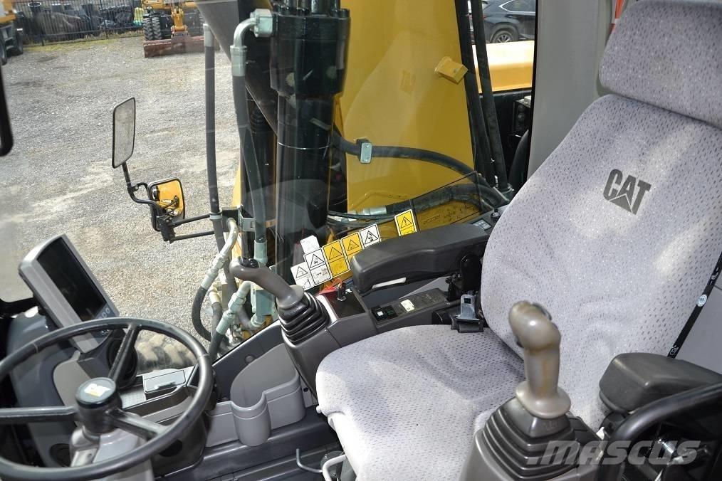 CAT M 315 D Gumikerekes kotrók