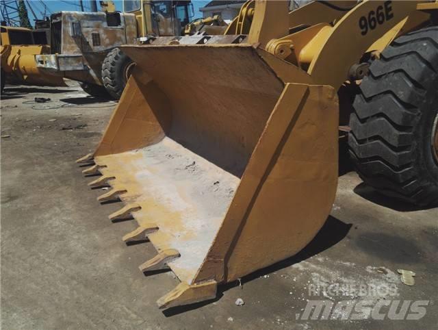 CAT 966 E Gumikerekes homlokrakodók