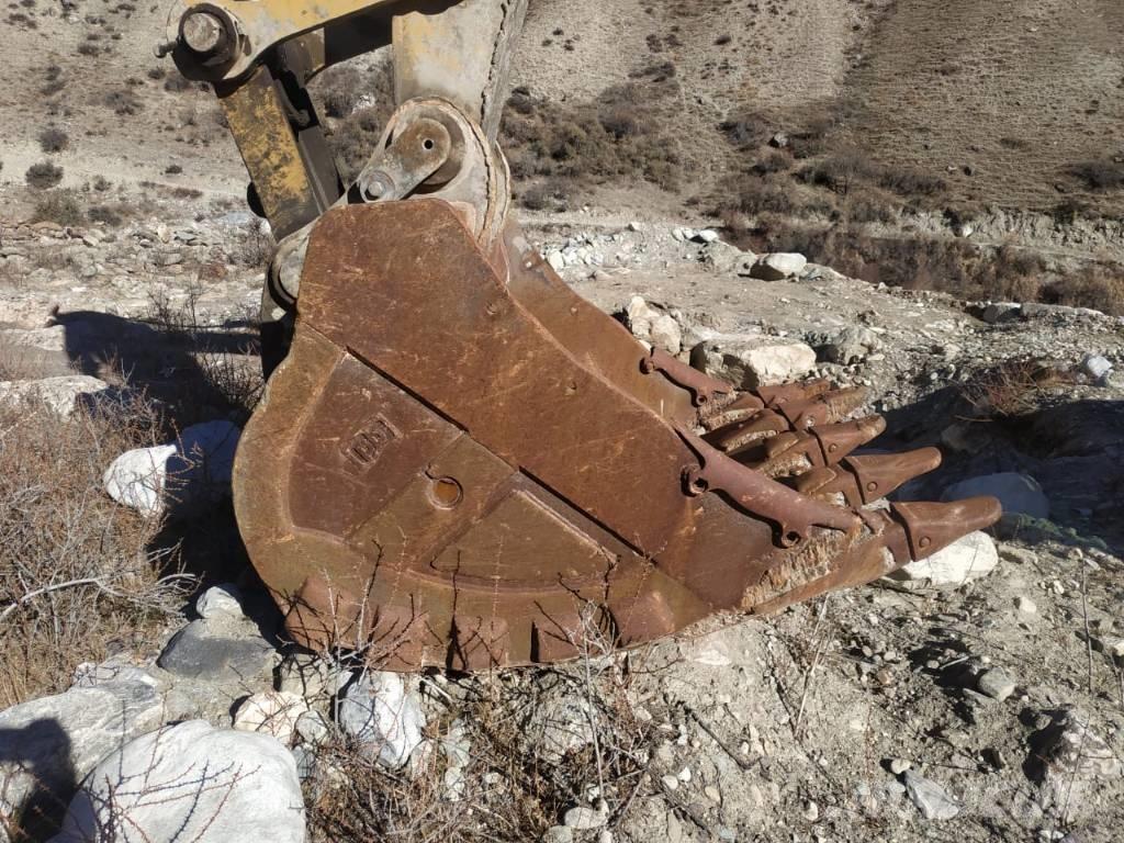 CAT 330D2 L Lánctalpas kotrók