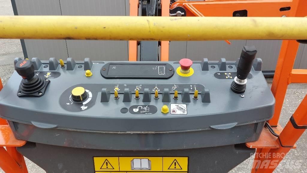 JLG E 400 AJPN Karos emelők