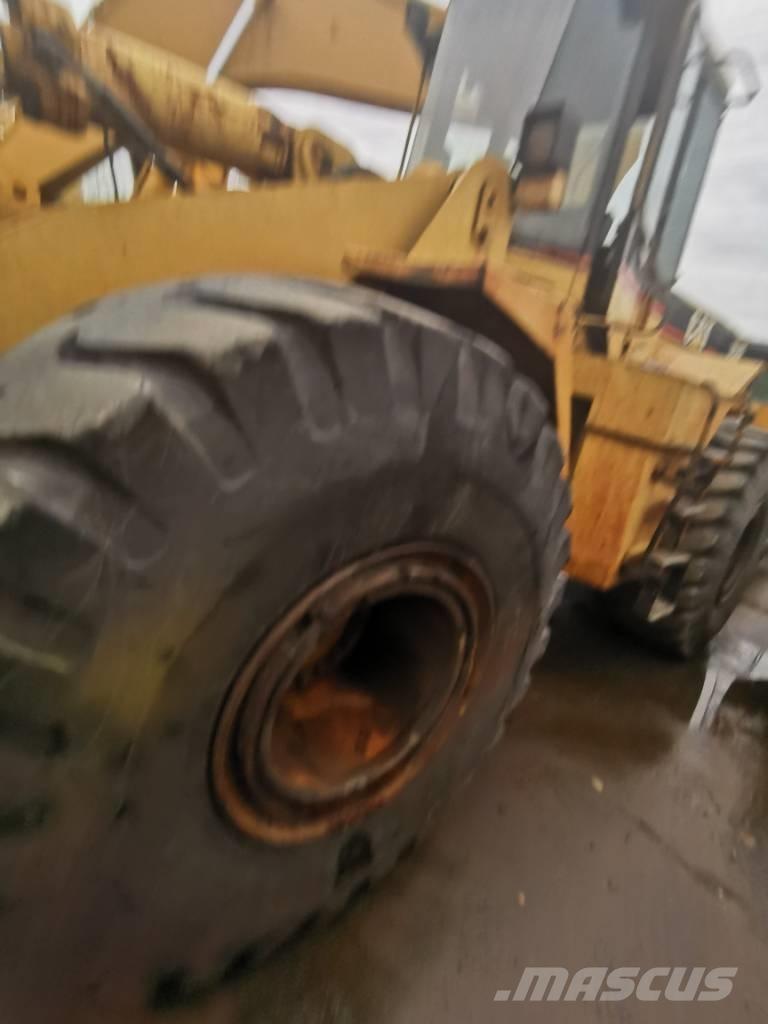 CAT 966F Gumikerekes homlokrakodók