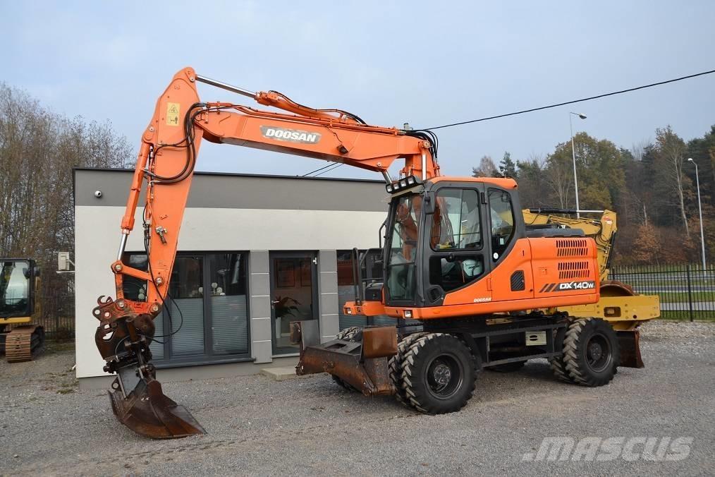 Doosan DX 140 W Gumikerekes kotrók