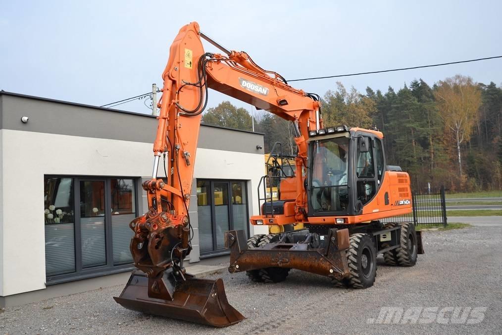 Doosan DX 140 W Gumikerekes kotrók