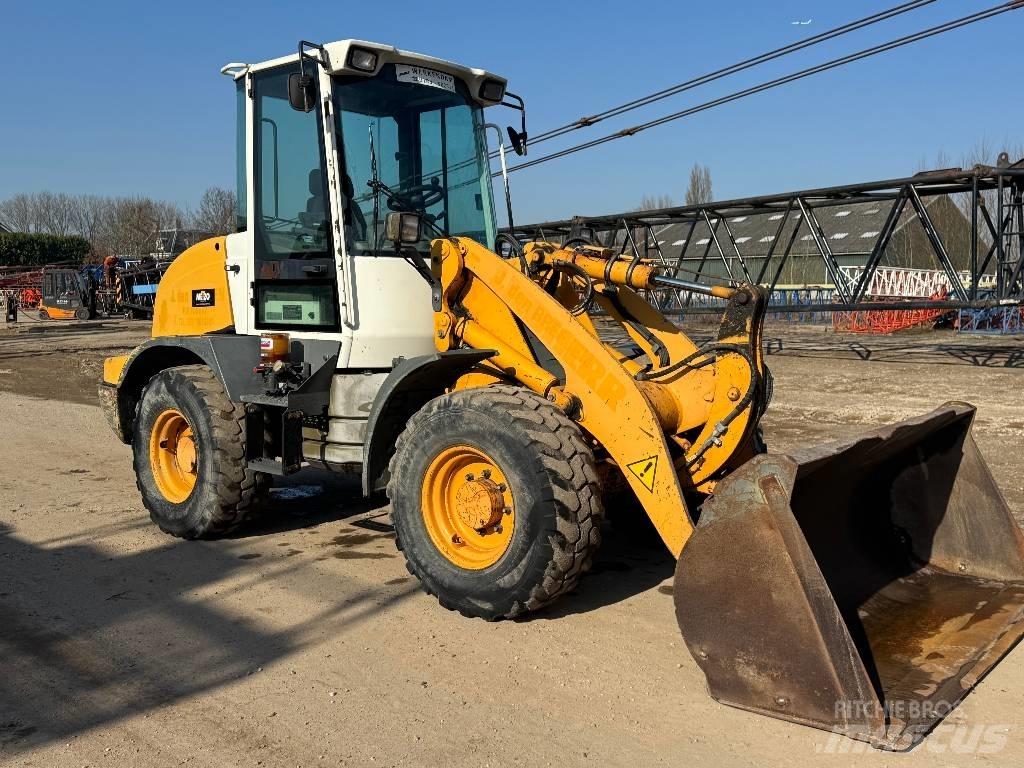 Liebherr L 509 Gumikerekes homlokrakodók