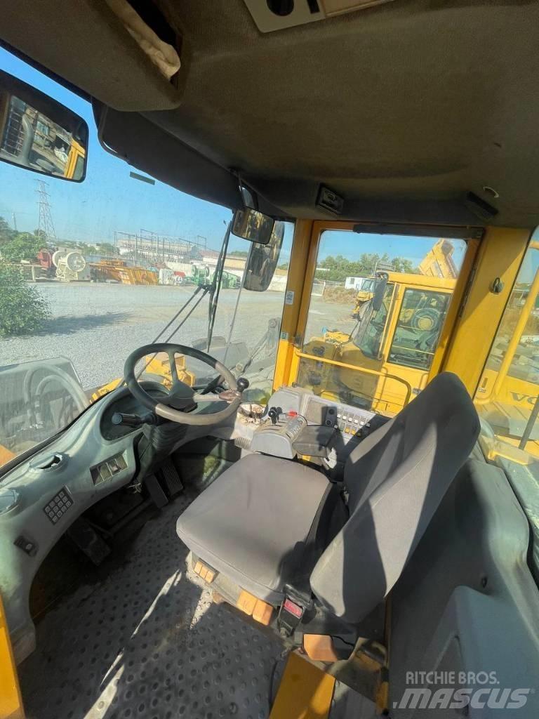 Volvo L 180 E Gumikerekes homlokrakodók