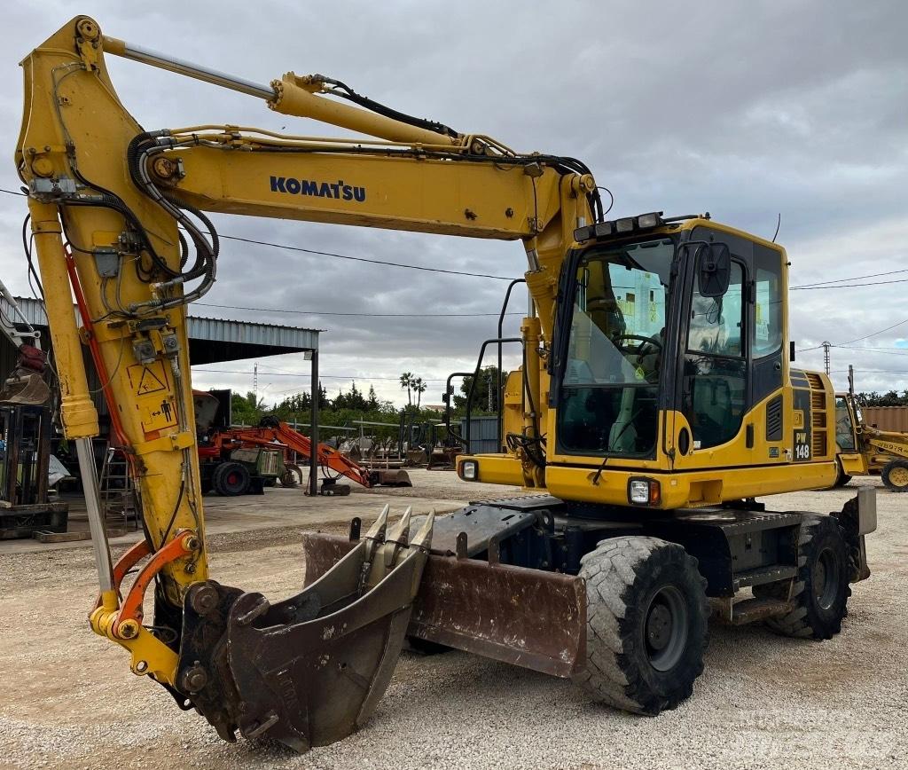 Komatsu PW148-8 Gumikerekes kotrók