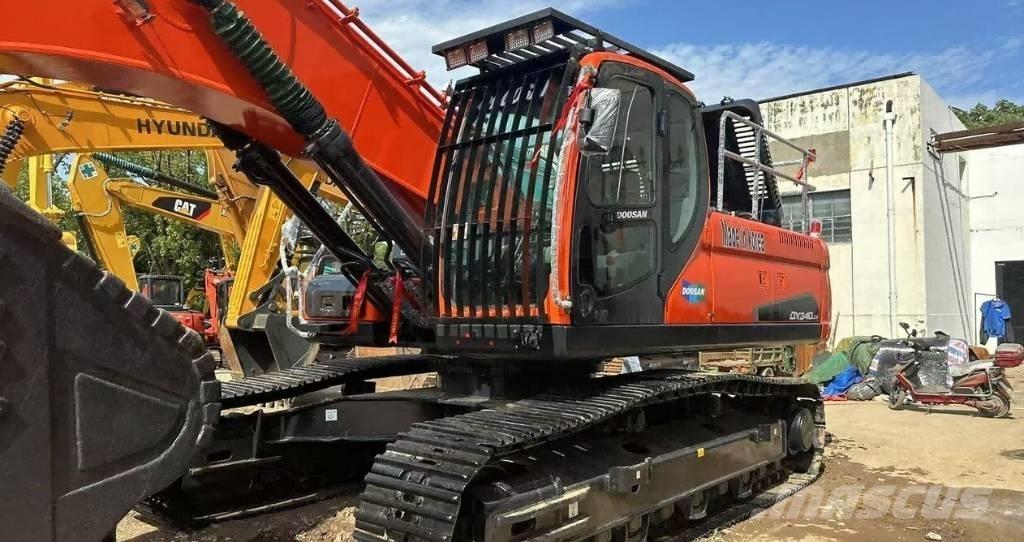 Doosan DX340 Lánctalpas kotrók