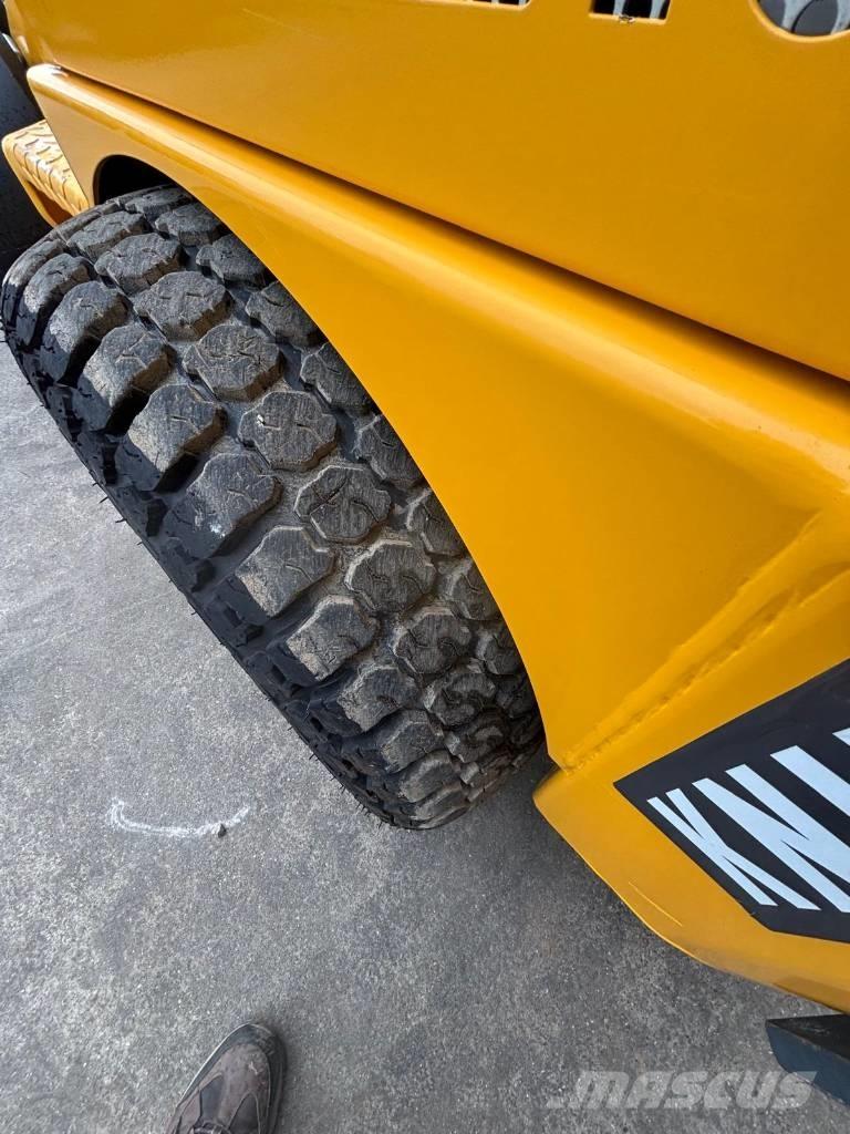 Knikmops KM 130 Gumikerekes homlokrakodók