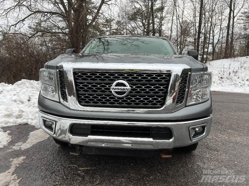 Nissan TITAN XD Kis teherszállító/Platós kocsi