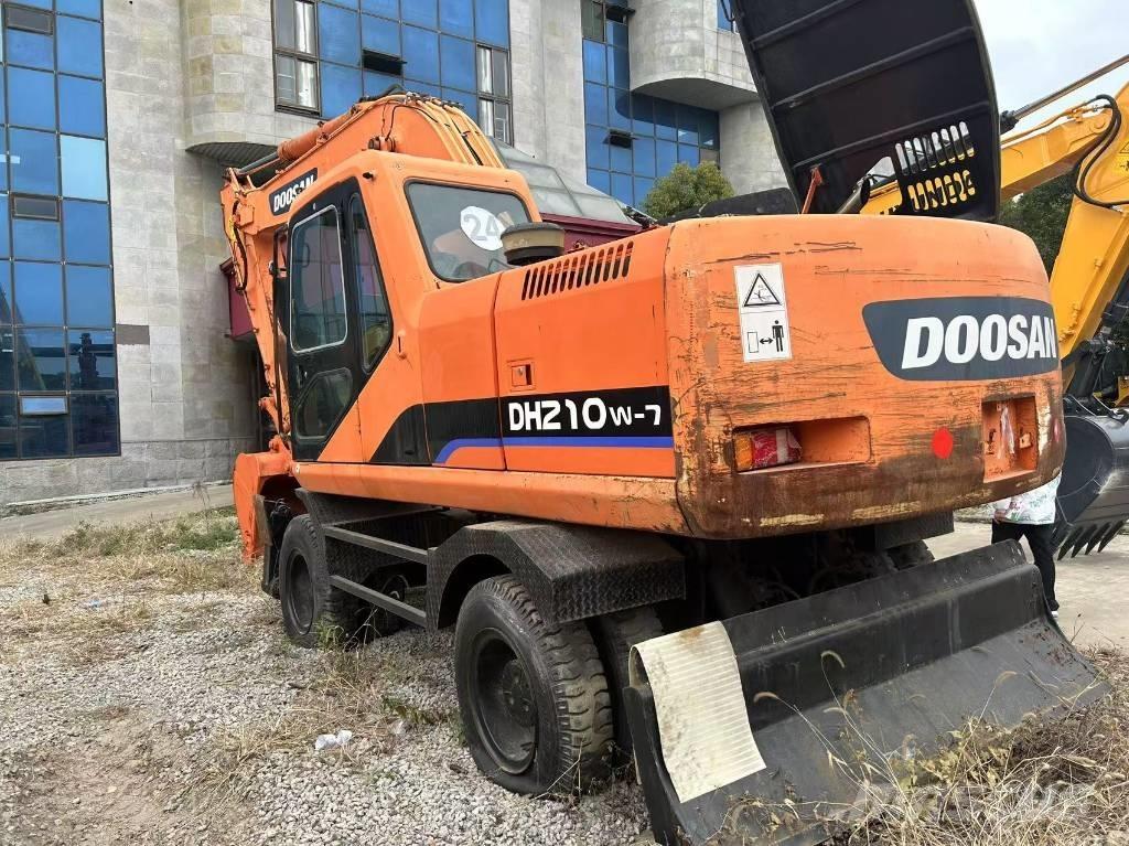 Doosan DH 210 W-7 Gumikerekes kotrók