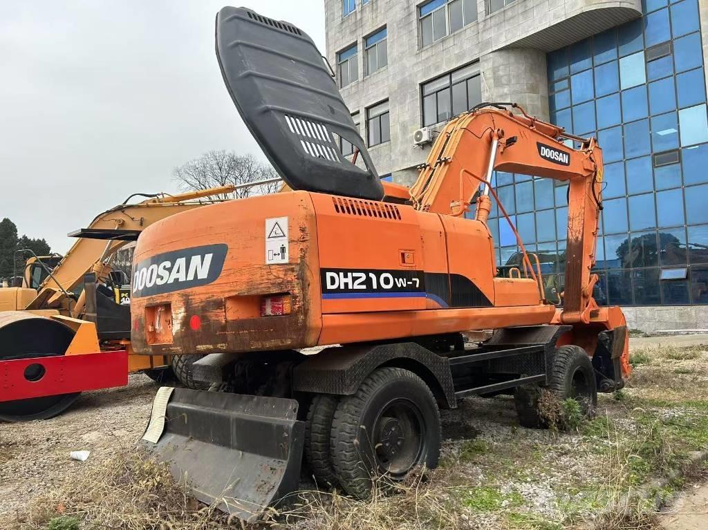 Doosan DH 210 W-7 Gumikerekes kotrók