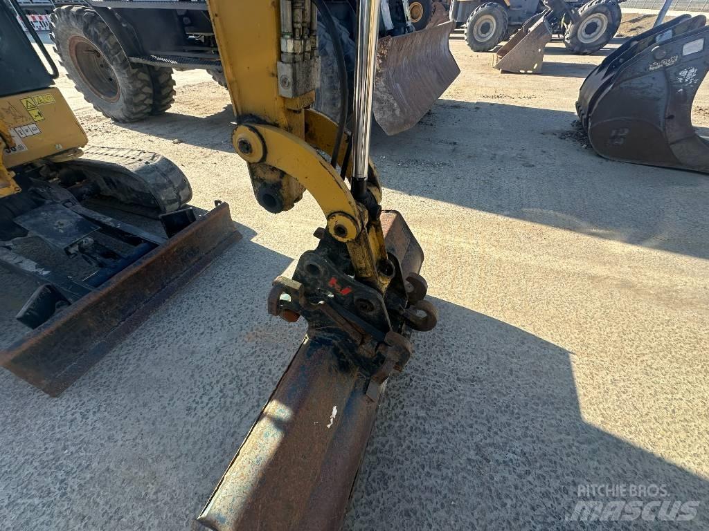 CAT 301.8 Mini kotrók < 7t