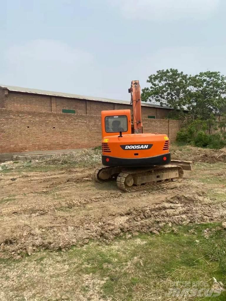 Doosan DX 80 Közepes (midi) kotrók 7 t - 12 t