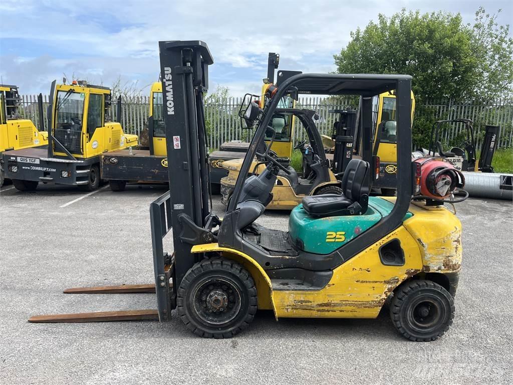 Komatsu FG25HT-16R Gázüzemű targoncák