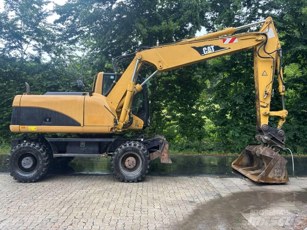 CAT M 316 C Gumikerekes kotrók
