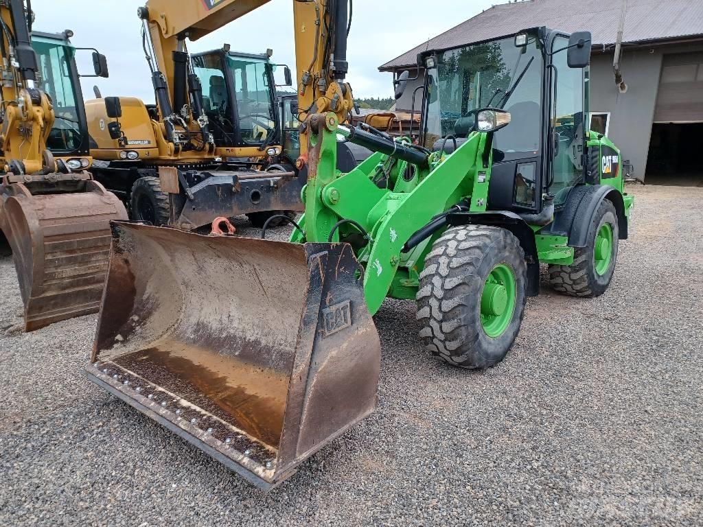 CAT 906M Gumikerekes homlokrakodók
