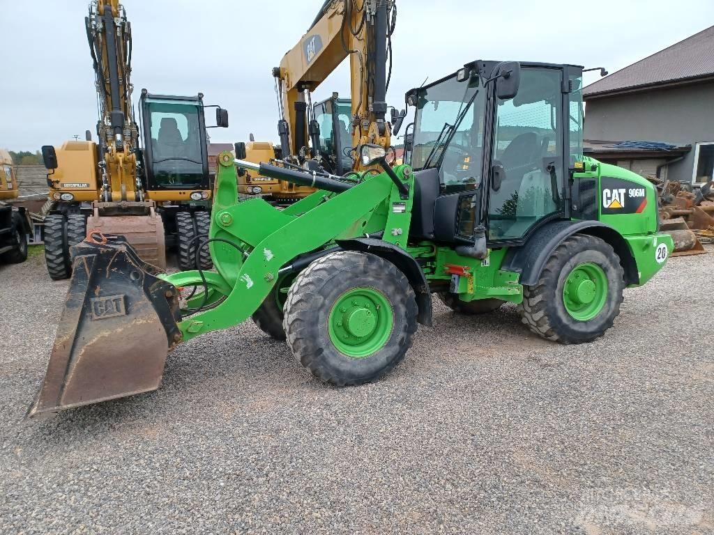 CAT 906M Gumikerekes homlokrakodók