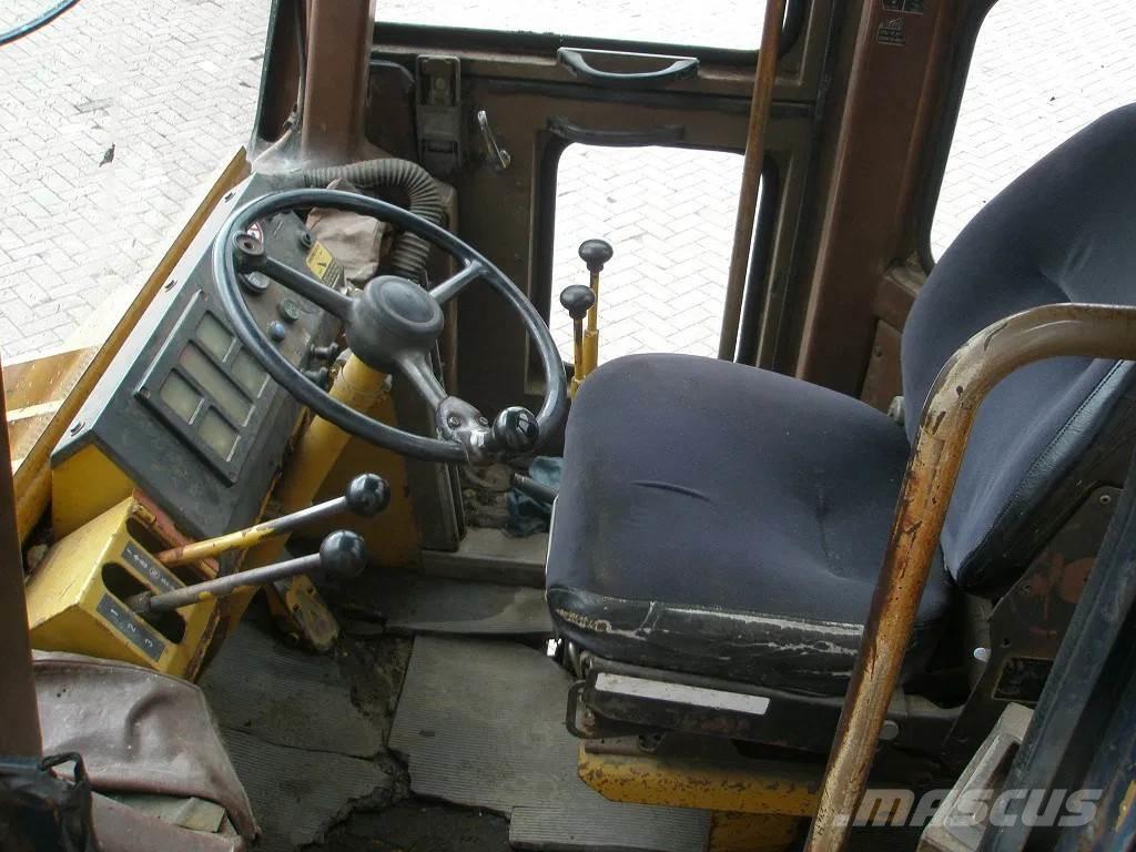 Komatsu W40-2 Gumikerekes homlokrakodók