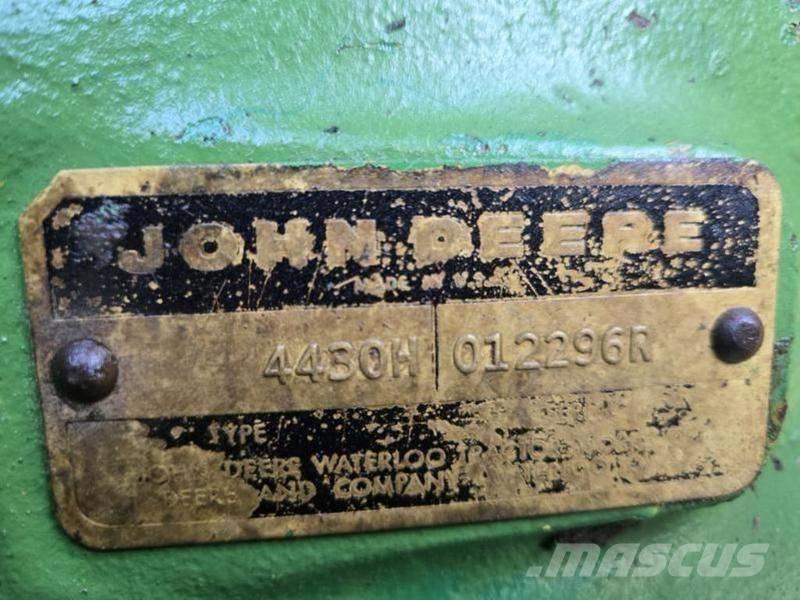 John Deere 4430 Traktorok
