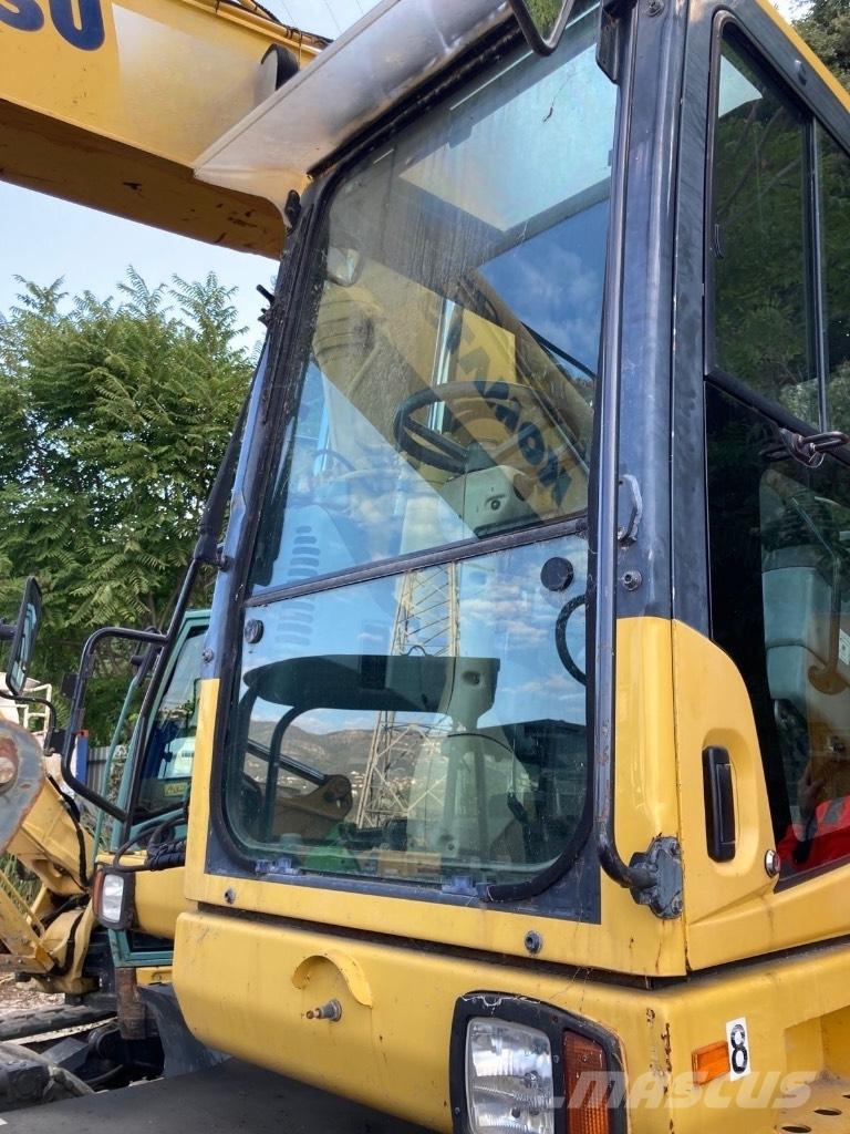 Komatsu PW 140-7 Gumikerekes kotrók