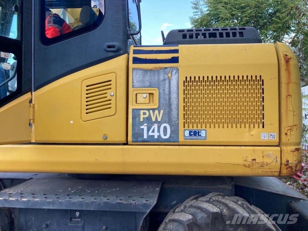 Komatsu PW 140-7 Gumikerekes kotrók