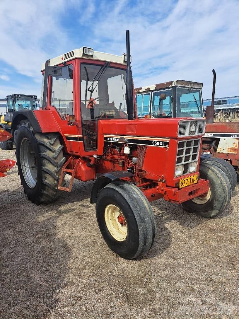 International 956XL Traktorok