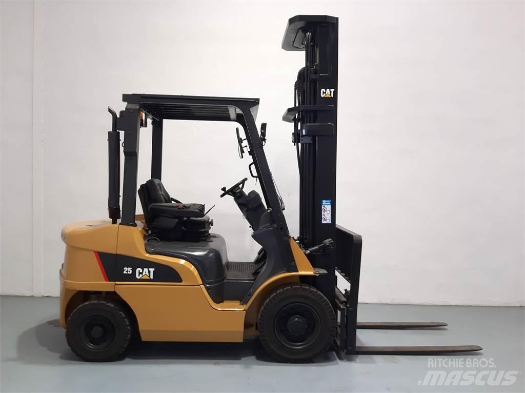 CAT DP25NT Dízel targoncák