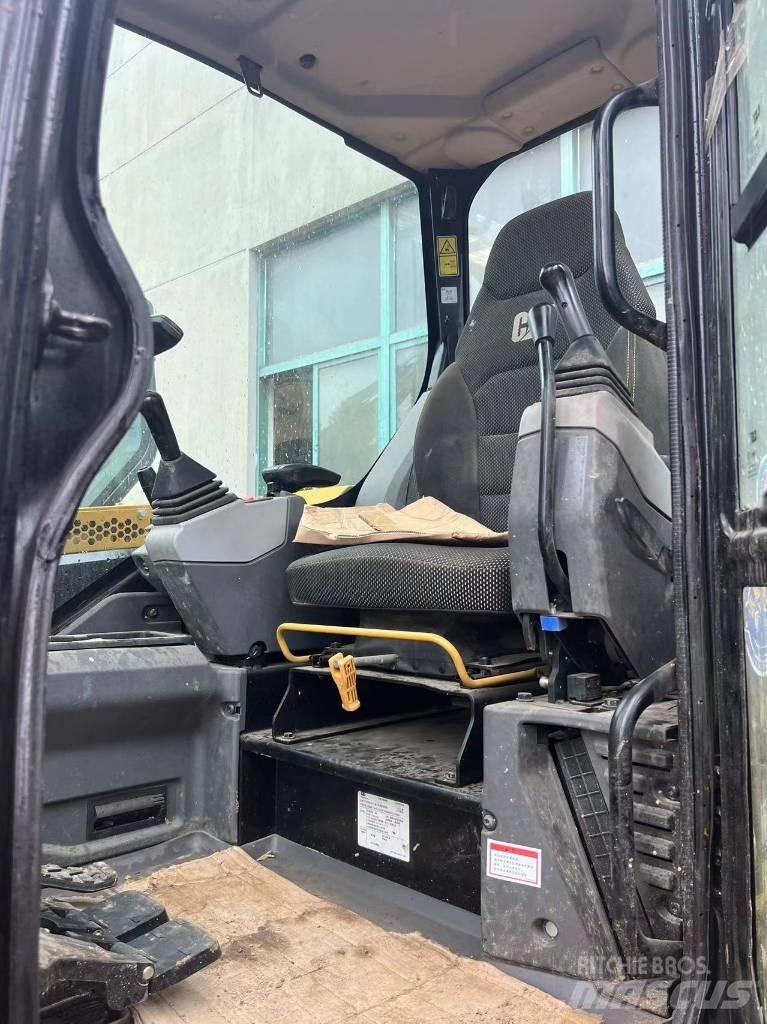 CAT 306 Mini kotrók < 7t