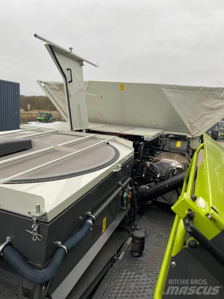 CLAAS LEXION 8800 Kombájnok