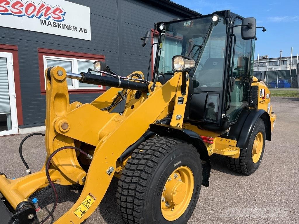 CAT 906M-20  35km/h Gumikerekes homlokrakodók