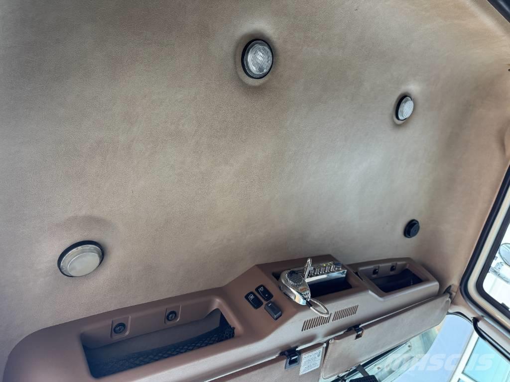 Mack GU713 Billenő teherautók