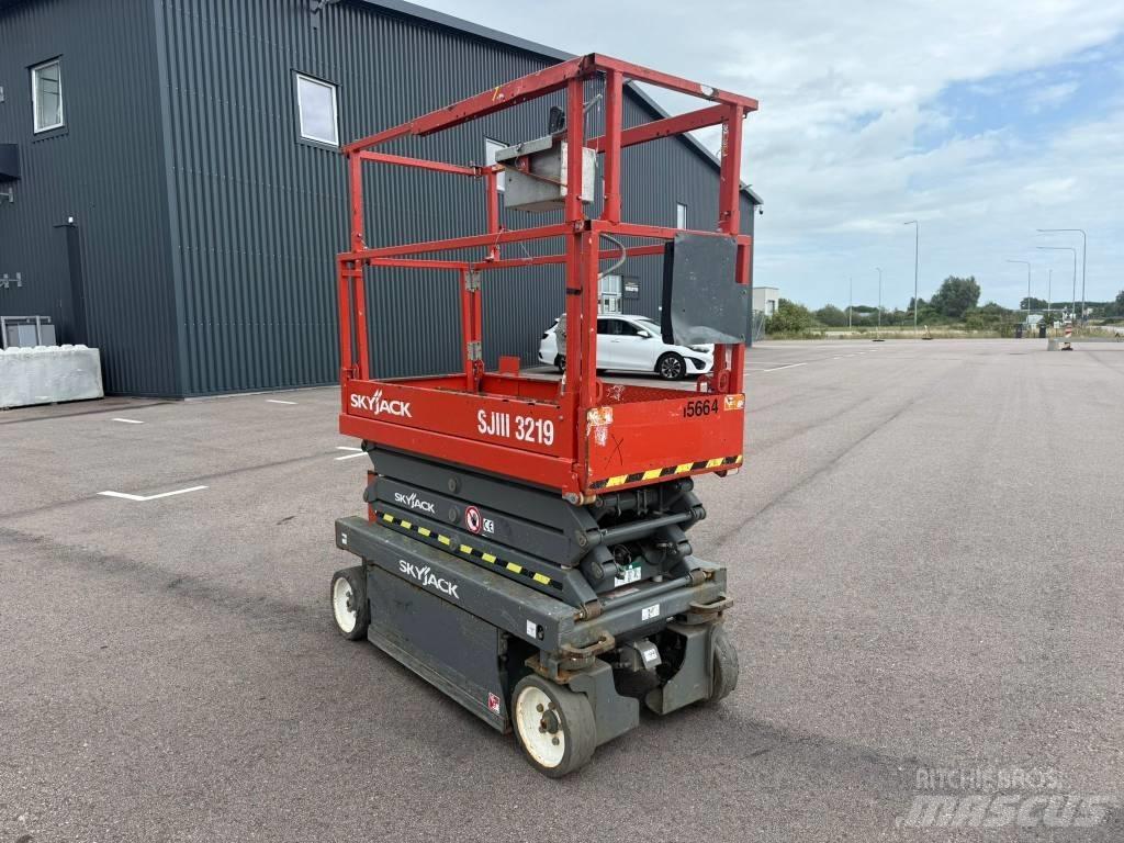 SkyJack SJ 3219 Ollós emelők