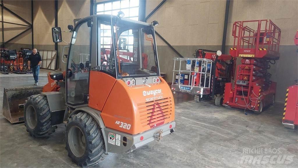 Weycor AR320 Cab Univerzális rakodók