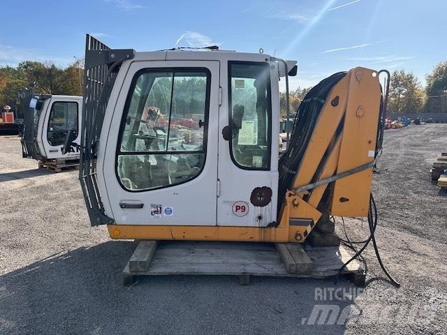 Liebherr A 934 C HD Vezetőfülke és belső tartozékok