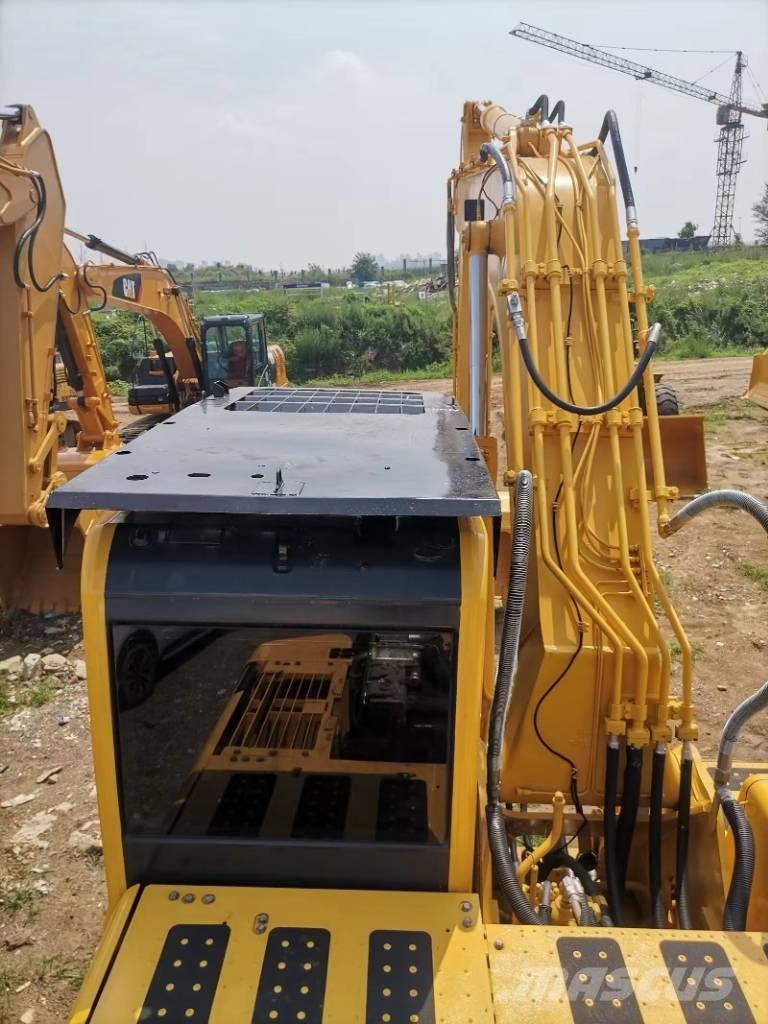 Komatsu PC 220-8 Lánctalpas kotrók