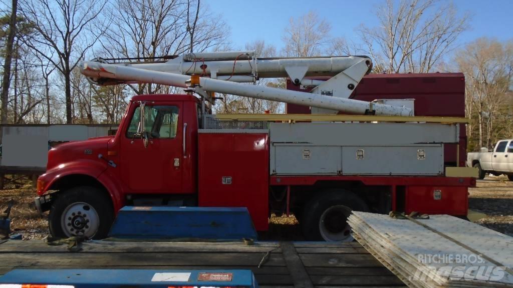 International 4700 Teherautóra szerelt emelők és állványok
