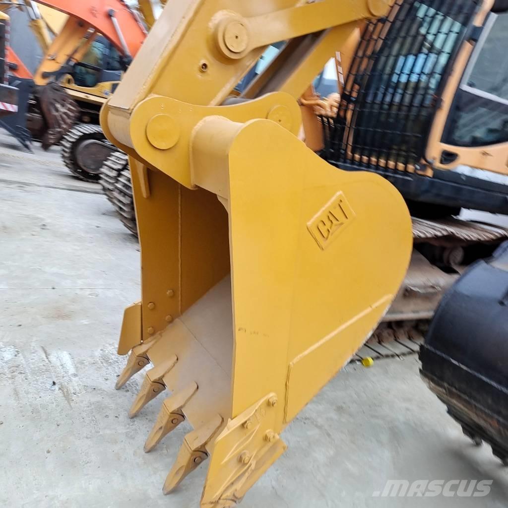 CAT 320 D2 L Lánctalpas kotrók