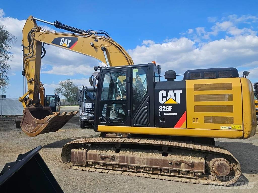 CAT 326 F L Lánctalpas kotrók