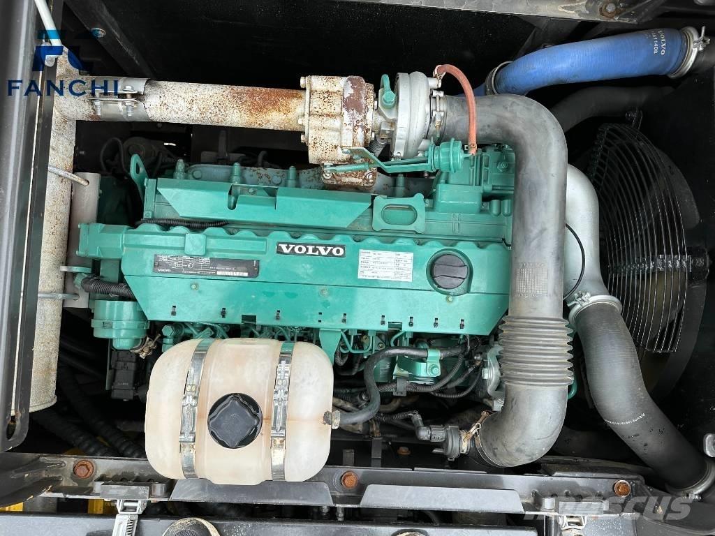 Volvo 210 Lánctalpas kotrók