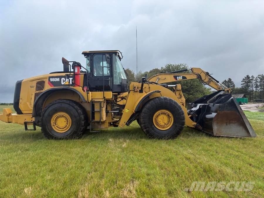 CAT 980M Gumikerekes homlokrakodók