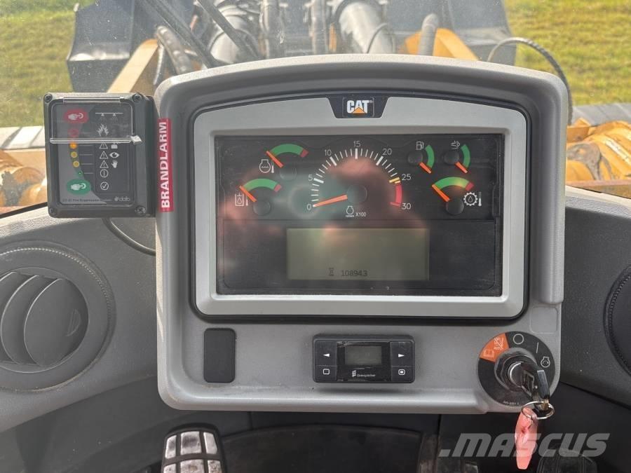 CAT 980M Gumikerekes homlokrakodók