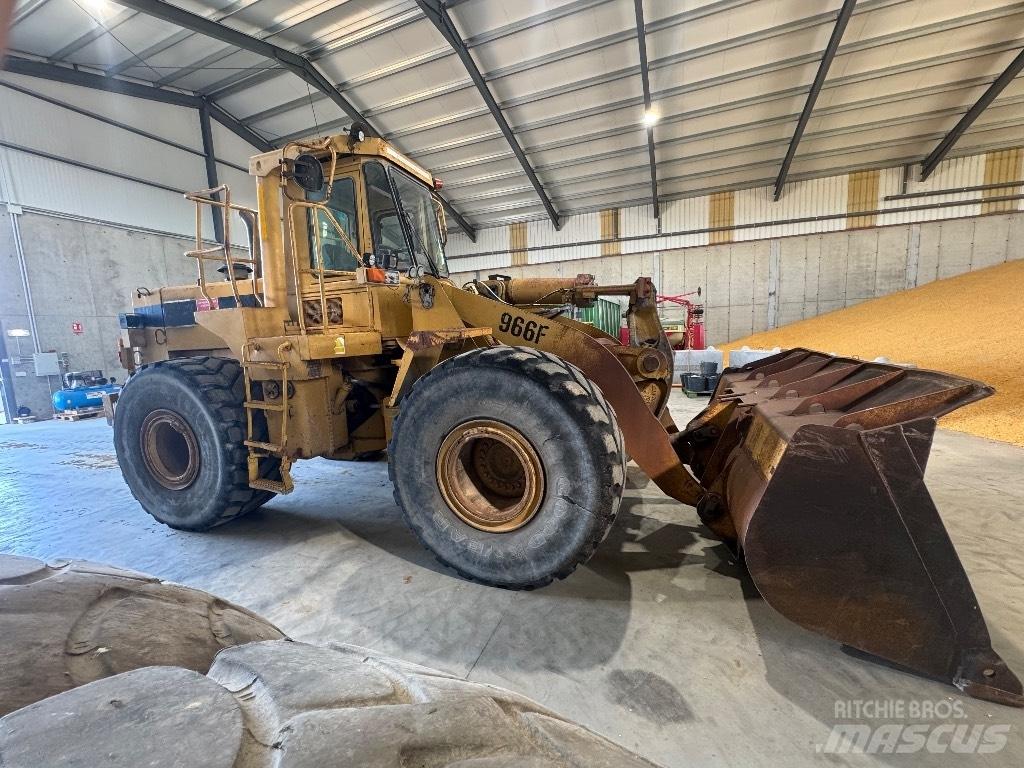CAT 966 F Gumikerekes homlokrakodók